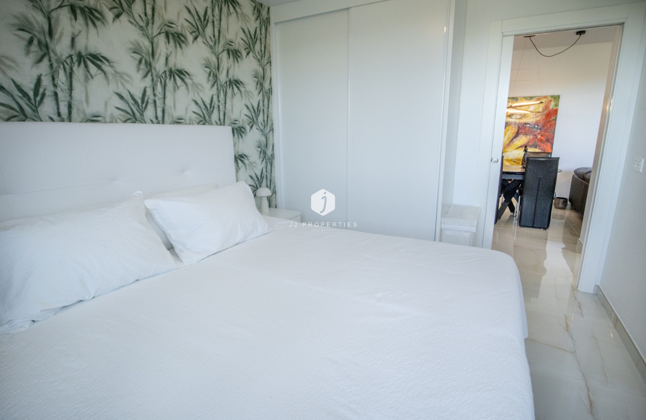 Aus zweiter Hand - Penthouse -
Los Altos - AMANECER