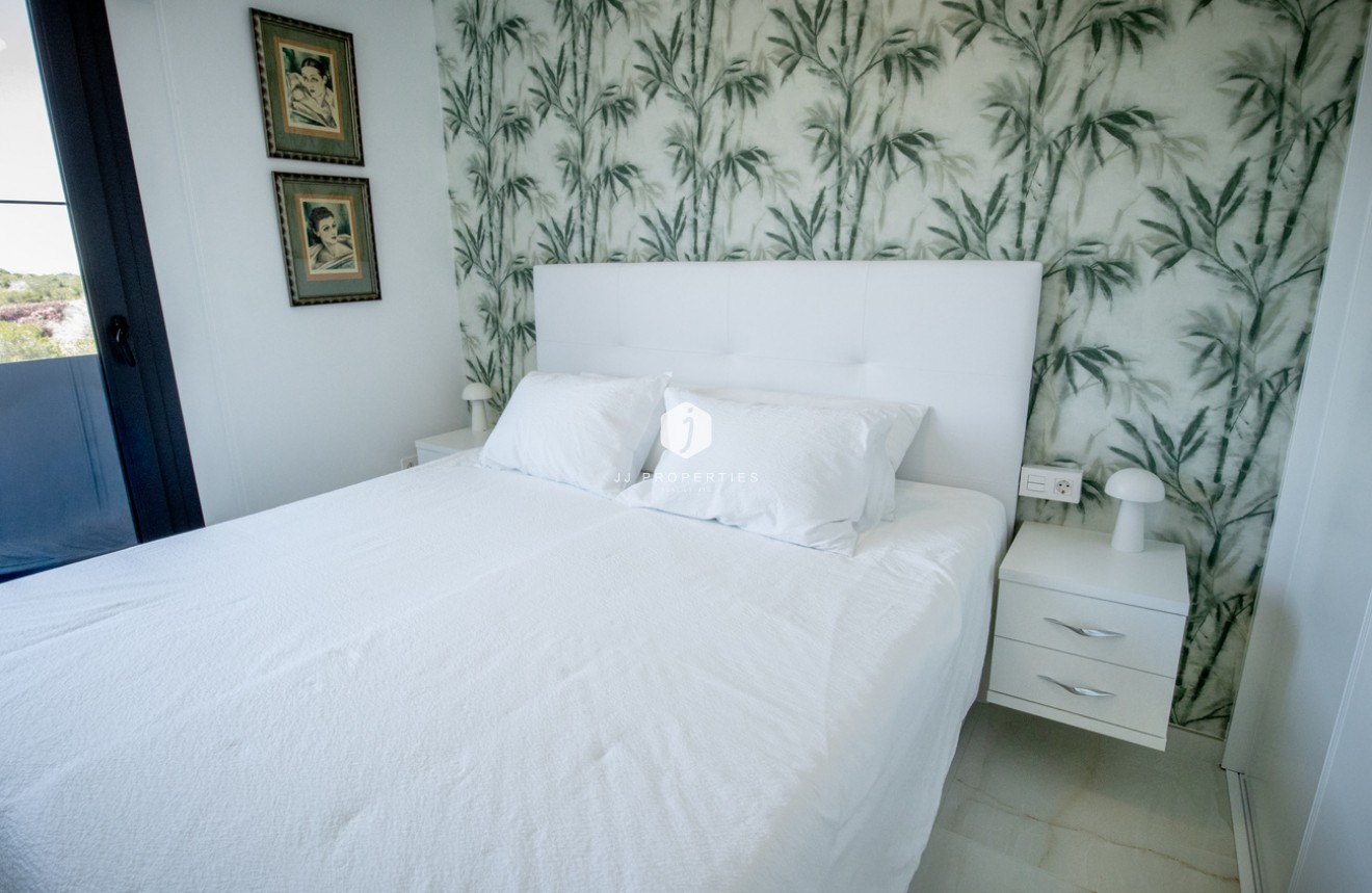 Aus zweiter Hand - Penthouse -
Los Altos - AMANECER