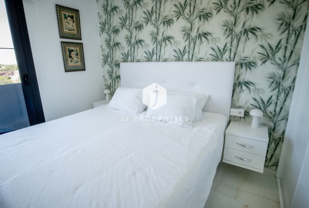 Aus zweiter Hand - Penthouse -
Los Altos - AMANECER