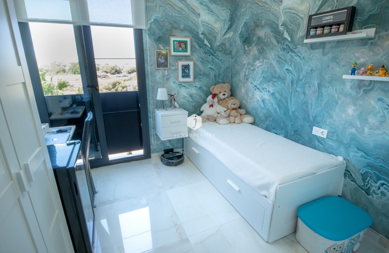 Aus zweiter Hand - Penthouse -
Los Altos - AMANECER