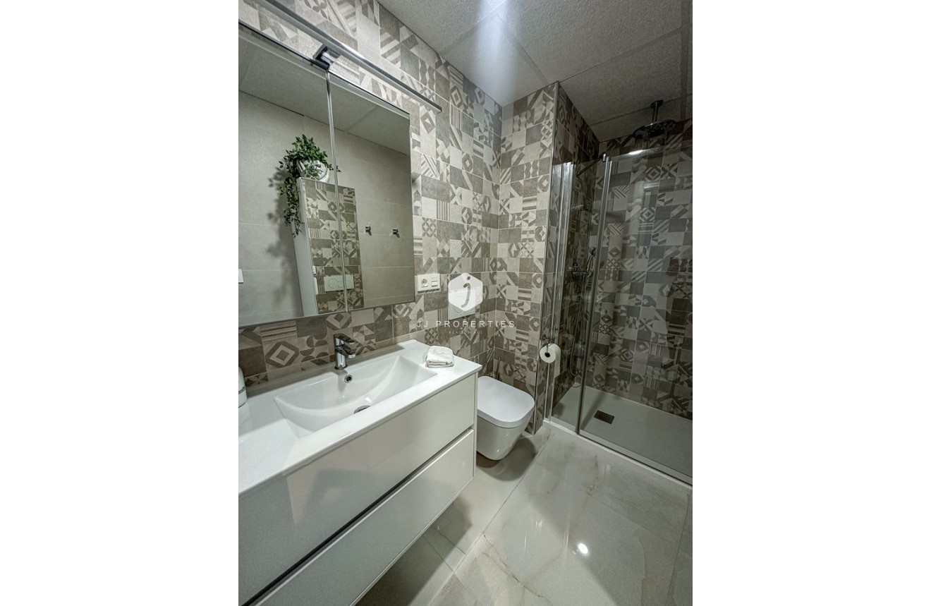 Aus zweiter Hand - Penthouse -
Los Altos - AMANECER