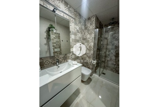 Aus zweiter Hand - Penthouse -
Los Altos - AMANECER