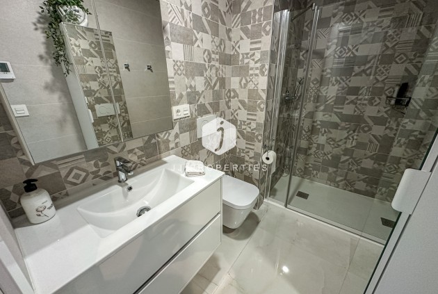 Aus zweiter Hand - Penthouse -
Los Altos - AMANECER