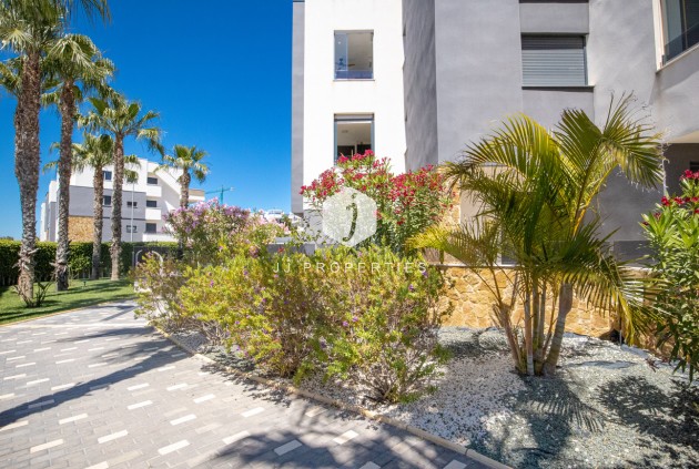 Aus zweiter Hand - Penthouse -
Los Altos - AMANECER