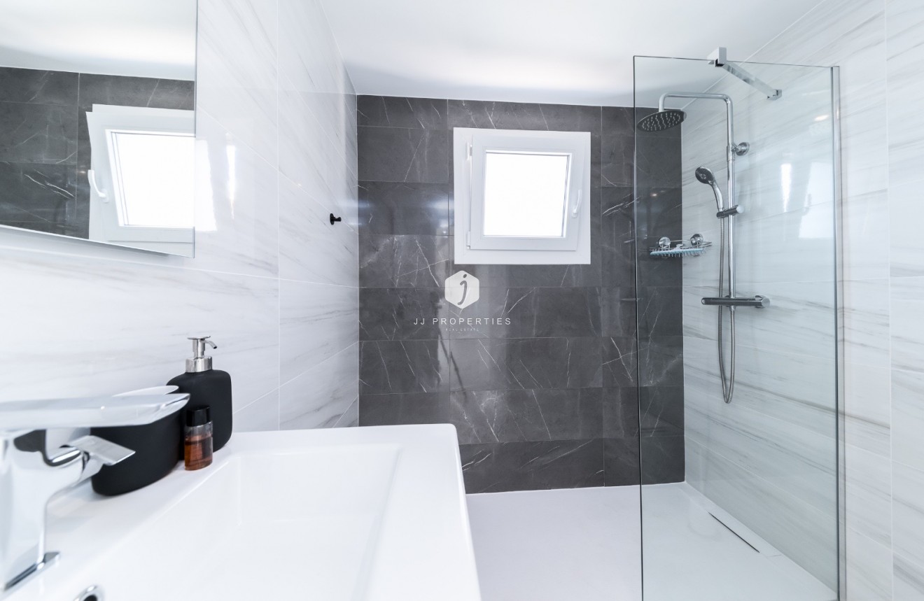 Resale - Apartment / flat -
Torrevieja - Costa Blanca