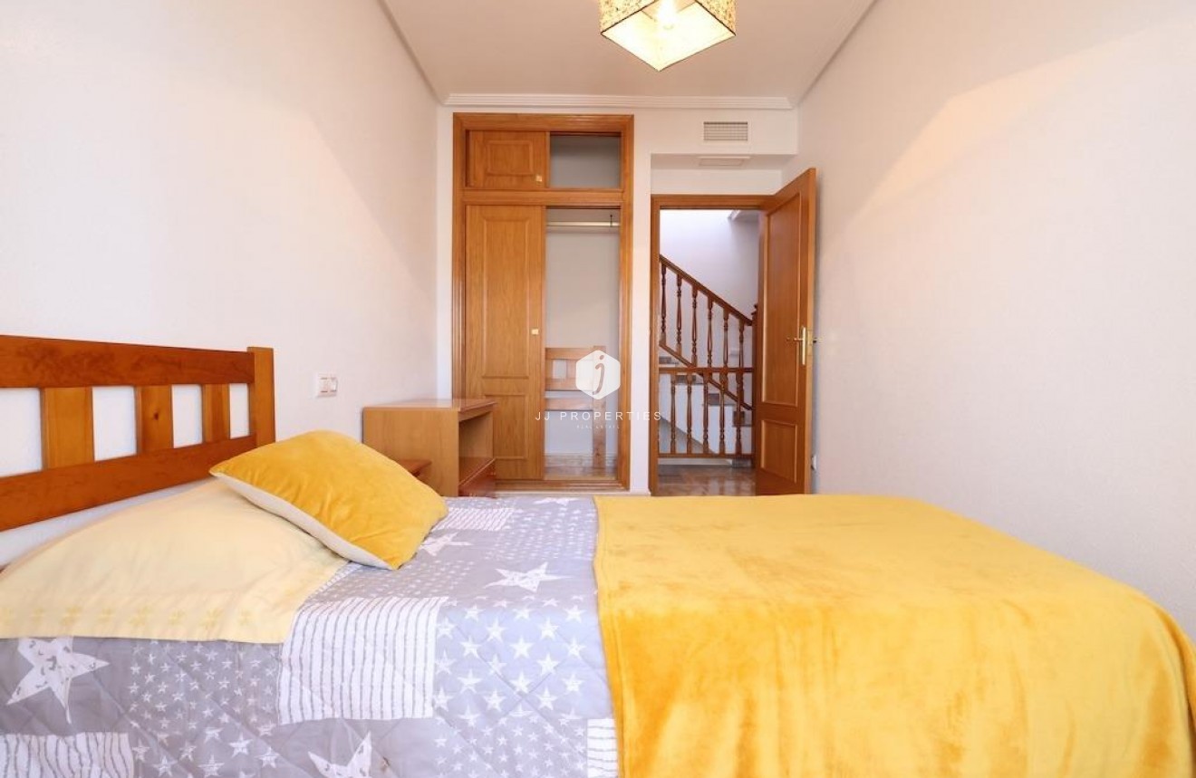 Aus zweiter Hand - Duplex -
Orihuela Costa - Costa Blanca