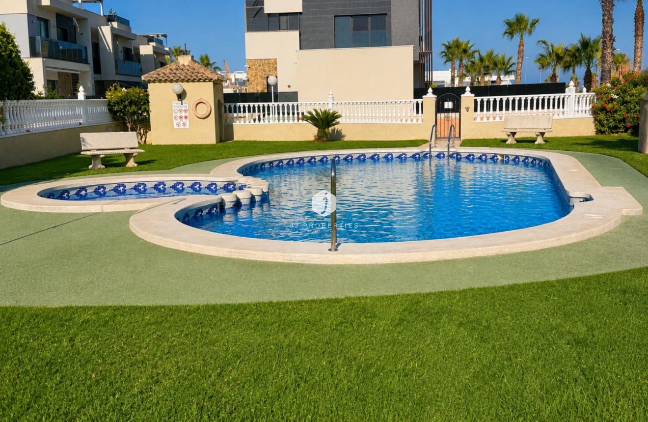 Tweedehands - Bungalow -
Orihuela Costa - Lomas de Cabo Roig
