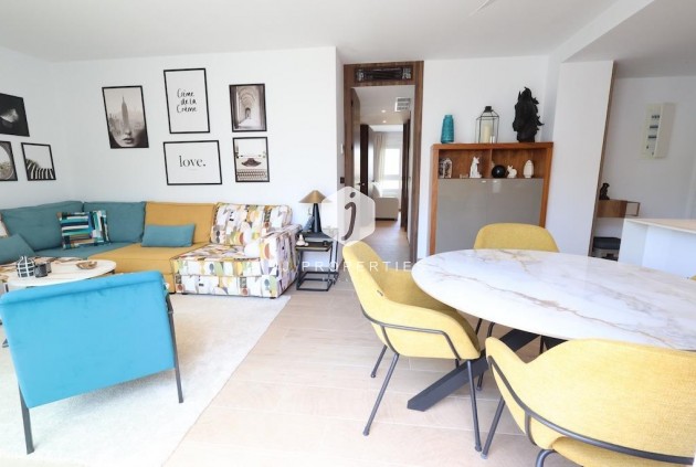 Aus zweiter Hand - Penthouse -
Algorfa - Inland