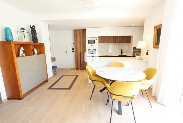 Aus zweiter Hand - Penthouse -
Algorfa - Inland