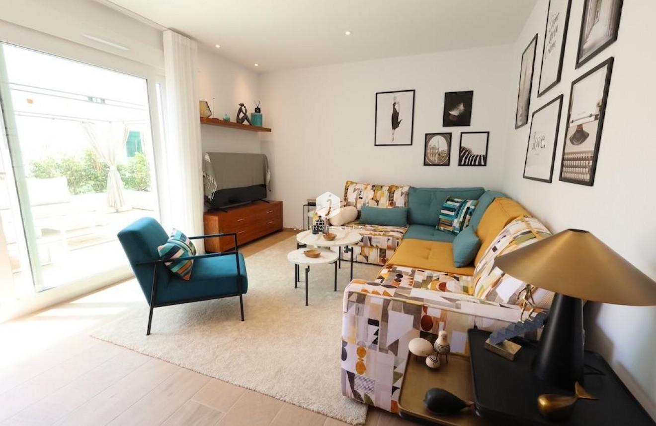 Aus zweiter Hand - Penthouse -
Algorfa - Inland