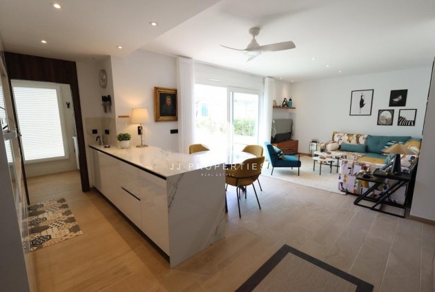 Aus zweiter Hand - Penthouse -
Algorfa - Inland