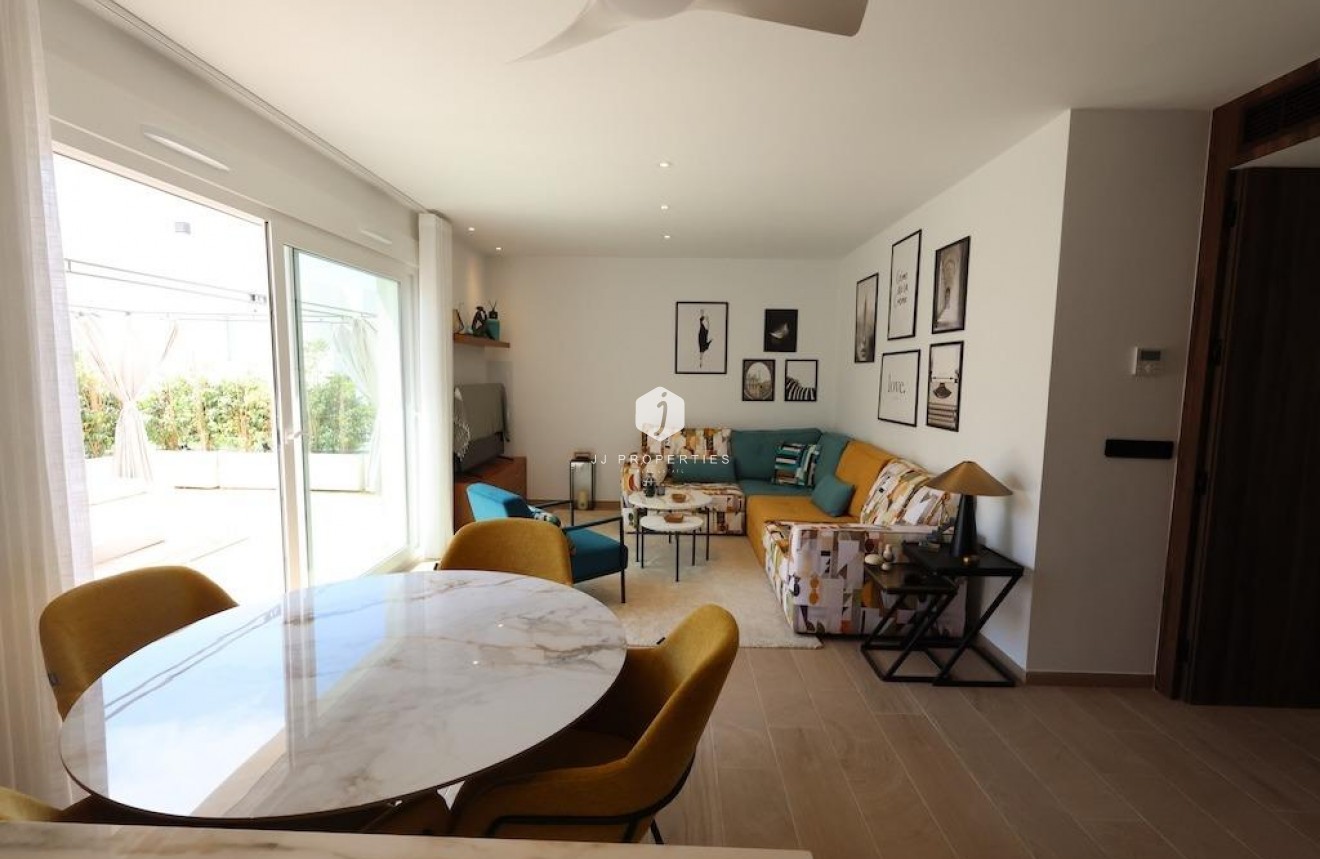 Aus zweiter Hand - Penthouse -
Algorfa - Inland