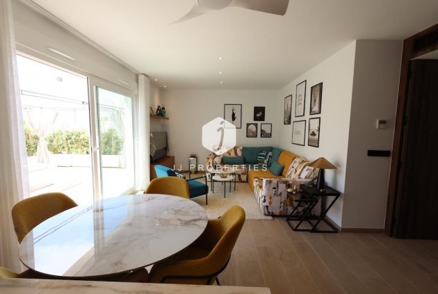 Aus zweiter Hand - Penthouse -
Algorfa - Inland