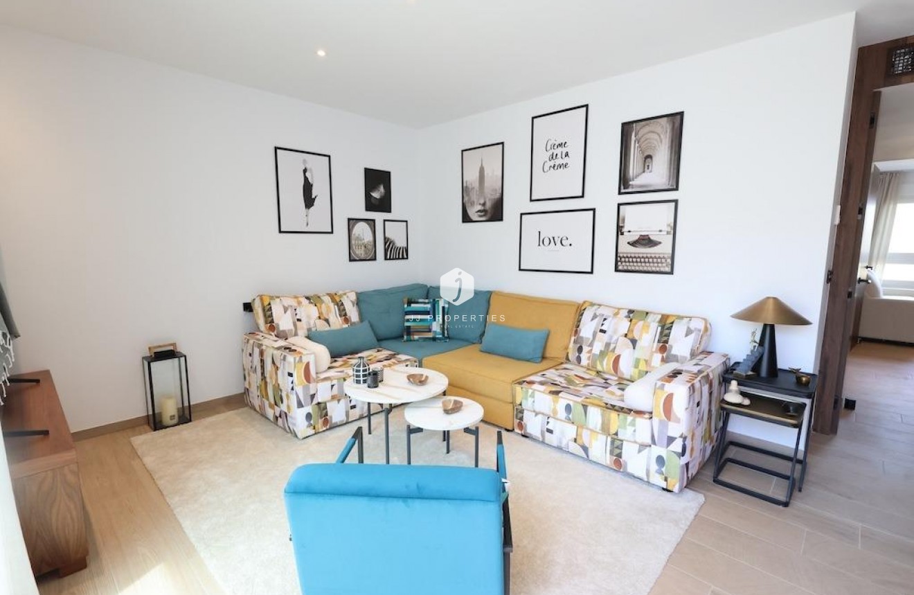 Aus zweiter Hand - Penthouse -
Algorfa - Inland