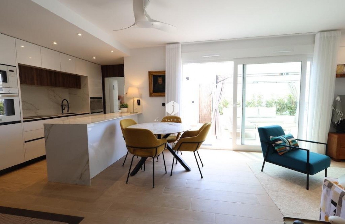 Aus zweiter Hand - Penthouse -
Algorfa - Inland