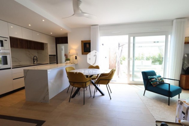 Aus zweiter Hand - Penthouse -
Algorfa - Inland