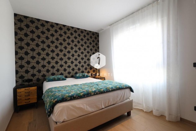Aus zweiter Hand - Penthouse -
Algorfa - Inland