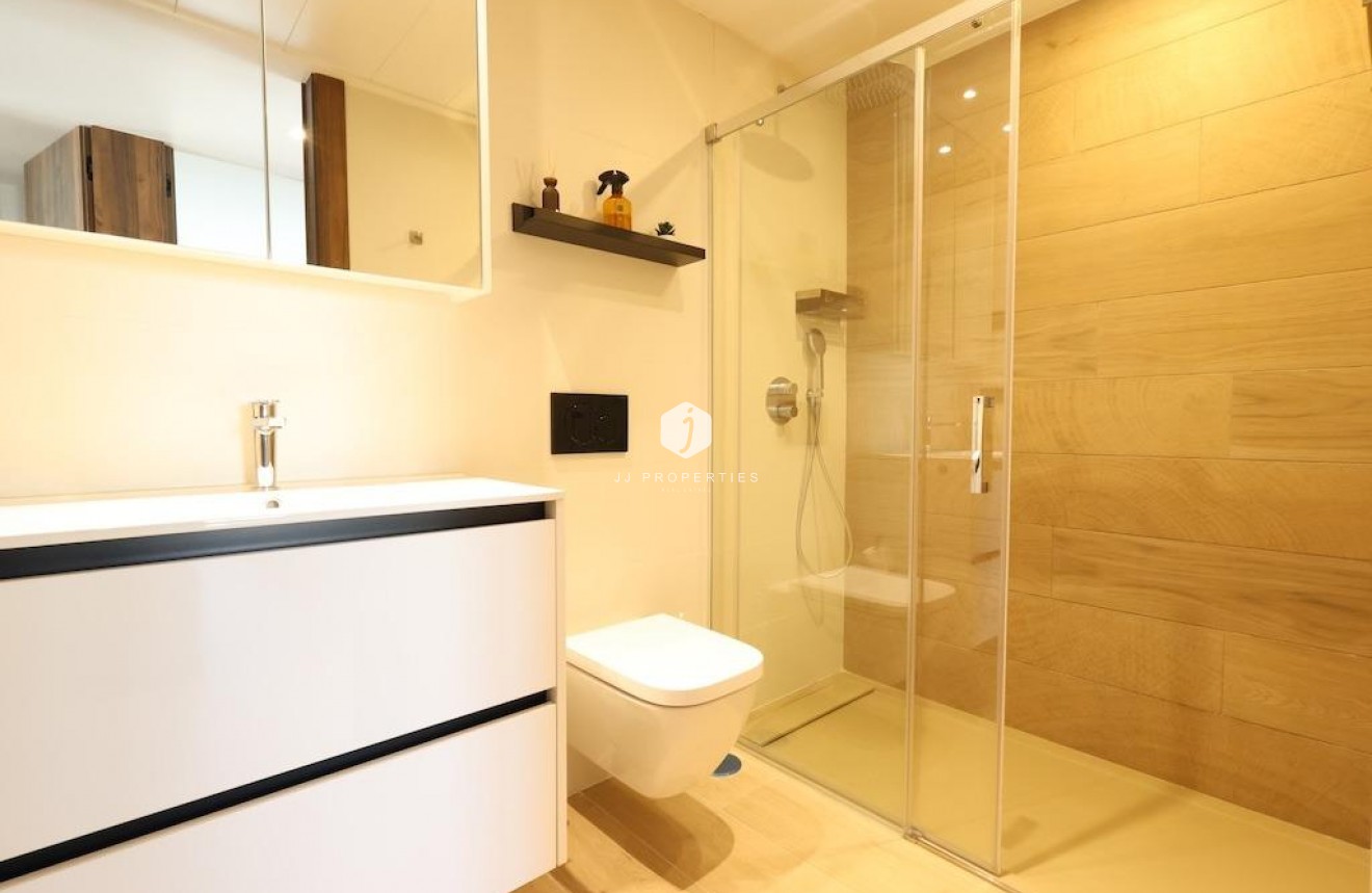 Aus zweiter Hand - Penthouse -
Algorfa - Inland