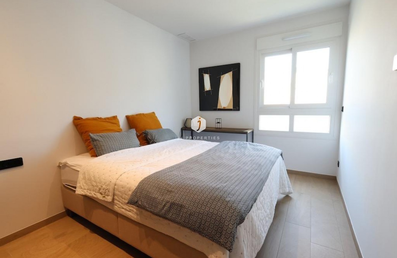 Aus zweiter Hand - Penthouse -
Algorfa - Inland