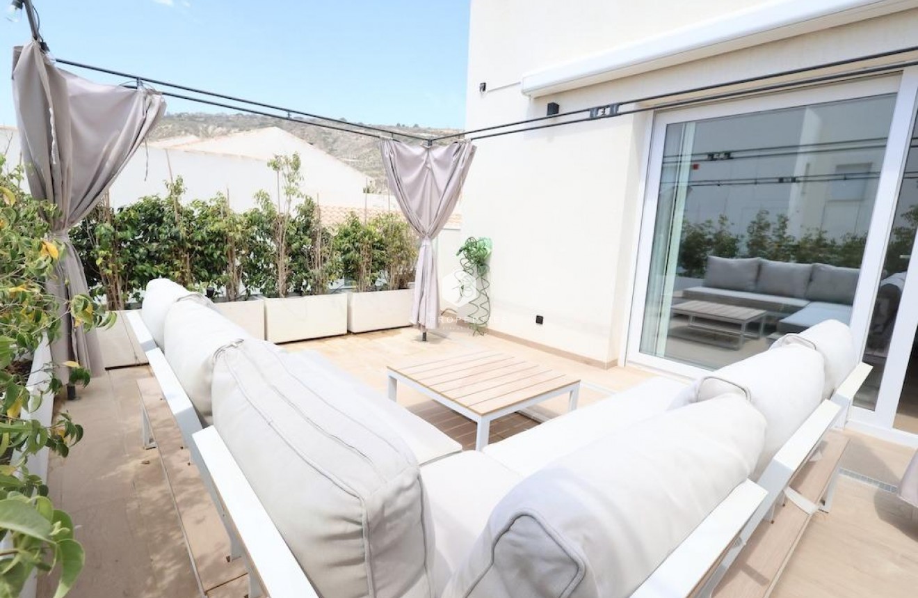 Aus zweiter Hand - Penthouse -
Algorfa - Inland