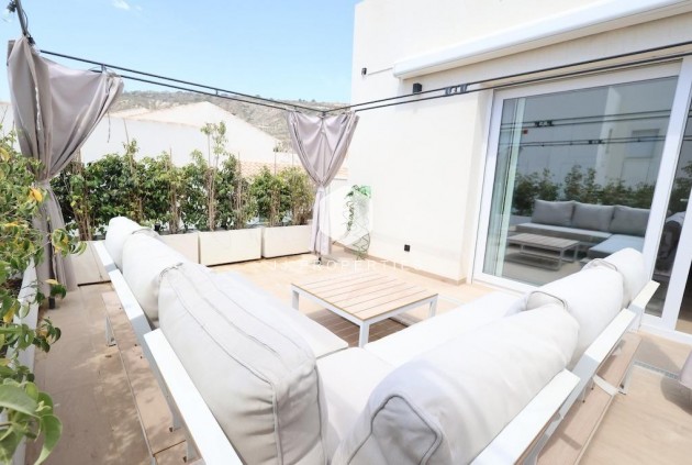 Aus zweiter Hand - Penthouse -
Algorfa - Inland