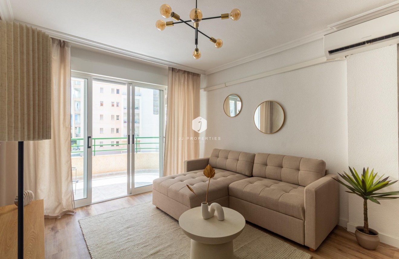 D'occasion - Appartement -
Torrevieja - La Mata Pueblo
