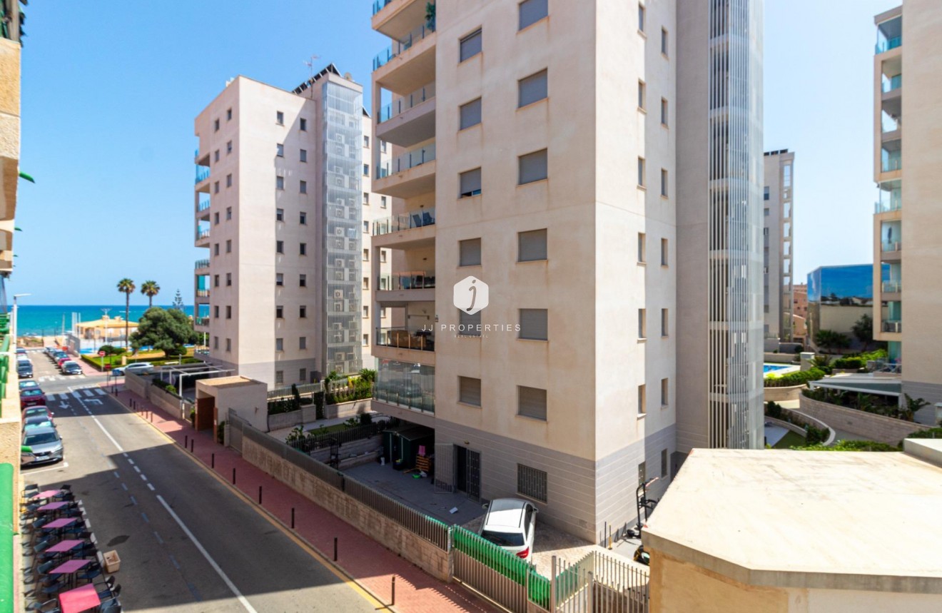 D'occasion - Appartement -
Torrevieja - La Mata Pueblo