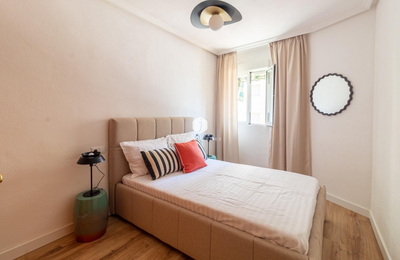D'occasion - Appartement -
Torrevieja - La Mata Pueblo