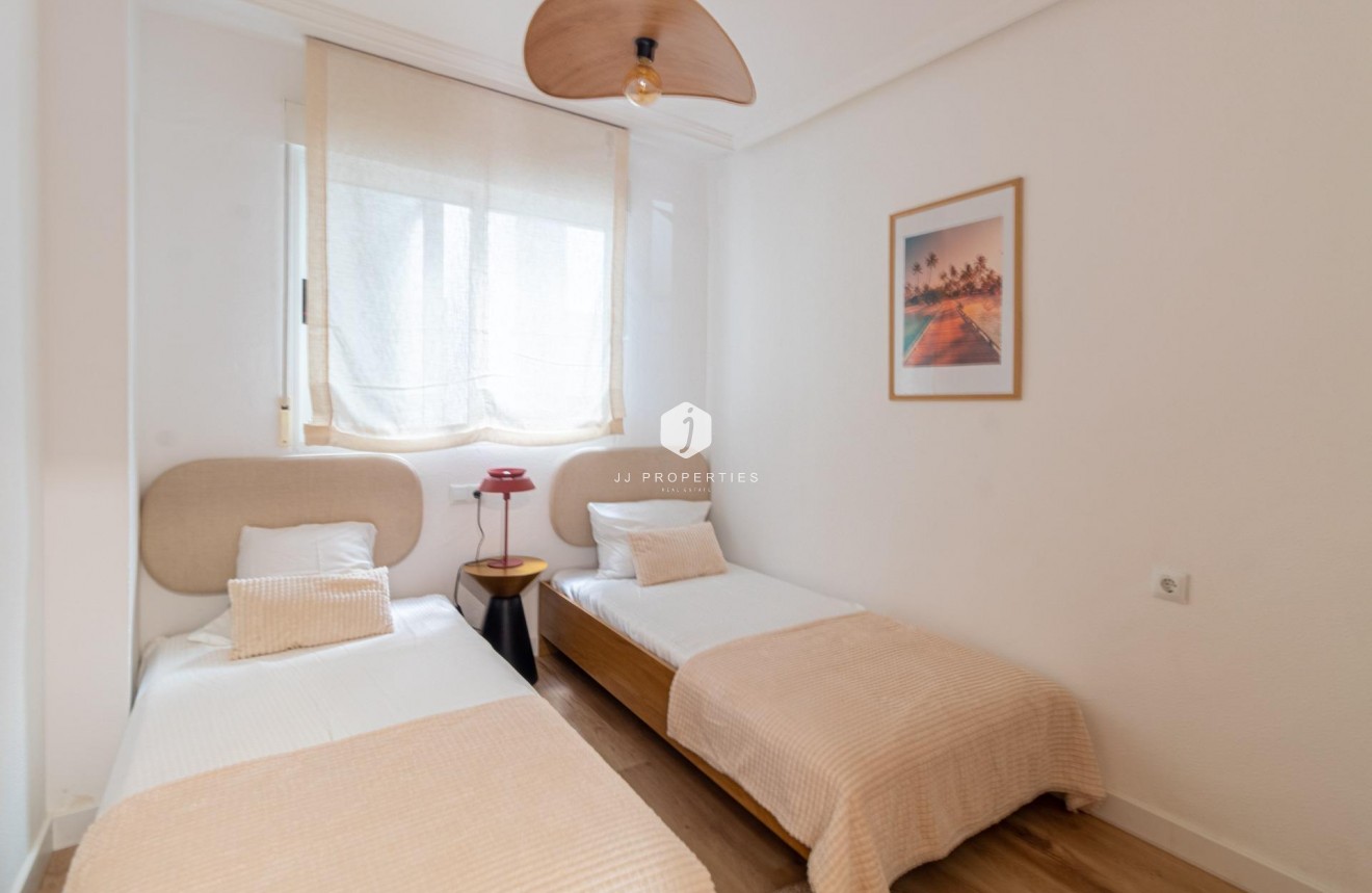 D'occasion - Appartement -
Torrevieja - La Mata Pueblo