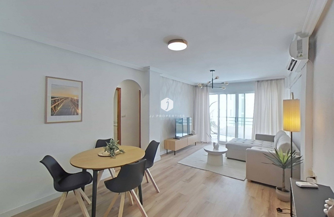 D'occasion - Appartement -
Torrevieja - La Mata Pueblo