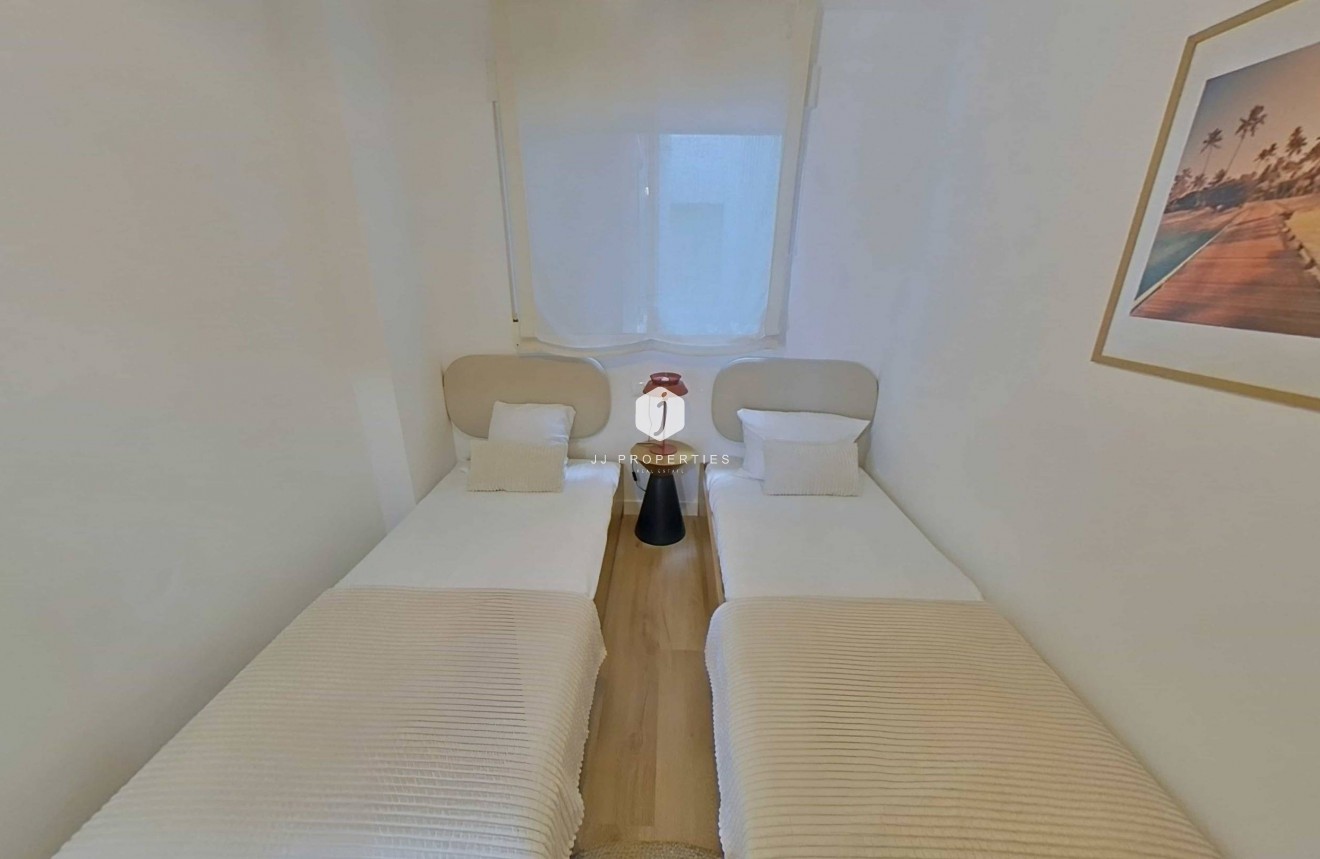D'occasion - Appartement -
Torrevieja - La Mata Pueblo