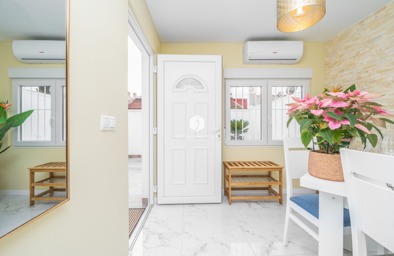 Tweedehands - Bungalow -
Torrevieja - Torreta