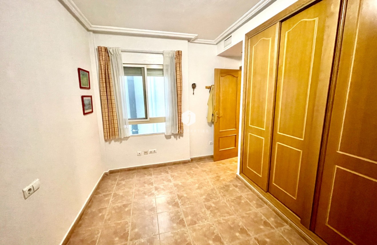 Aus zweiter Hand - Villa -
Almoradí - Inland