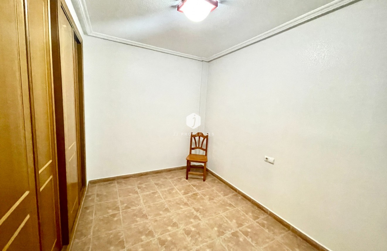 Aus zweiter Hand - Villa -
Almoradí - Inland