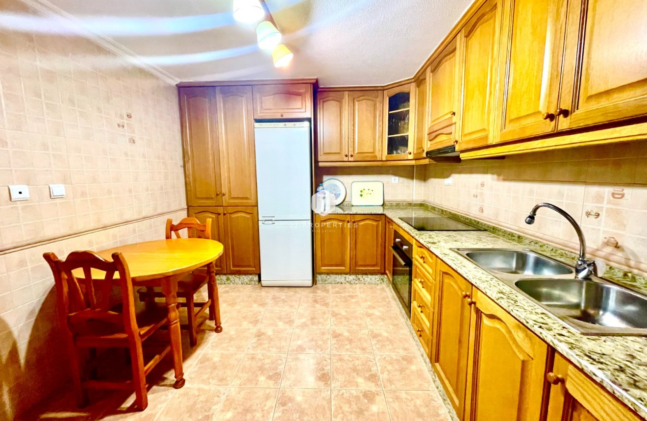 Aus zweiter Hand - Villa -
Almoradí - Inland