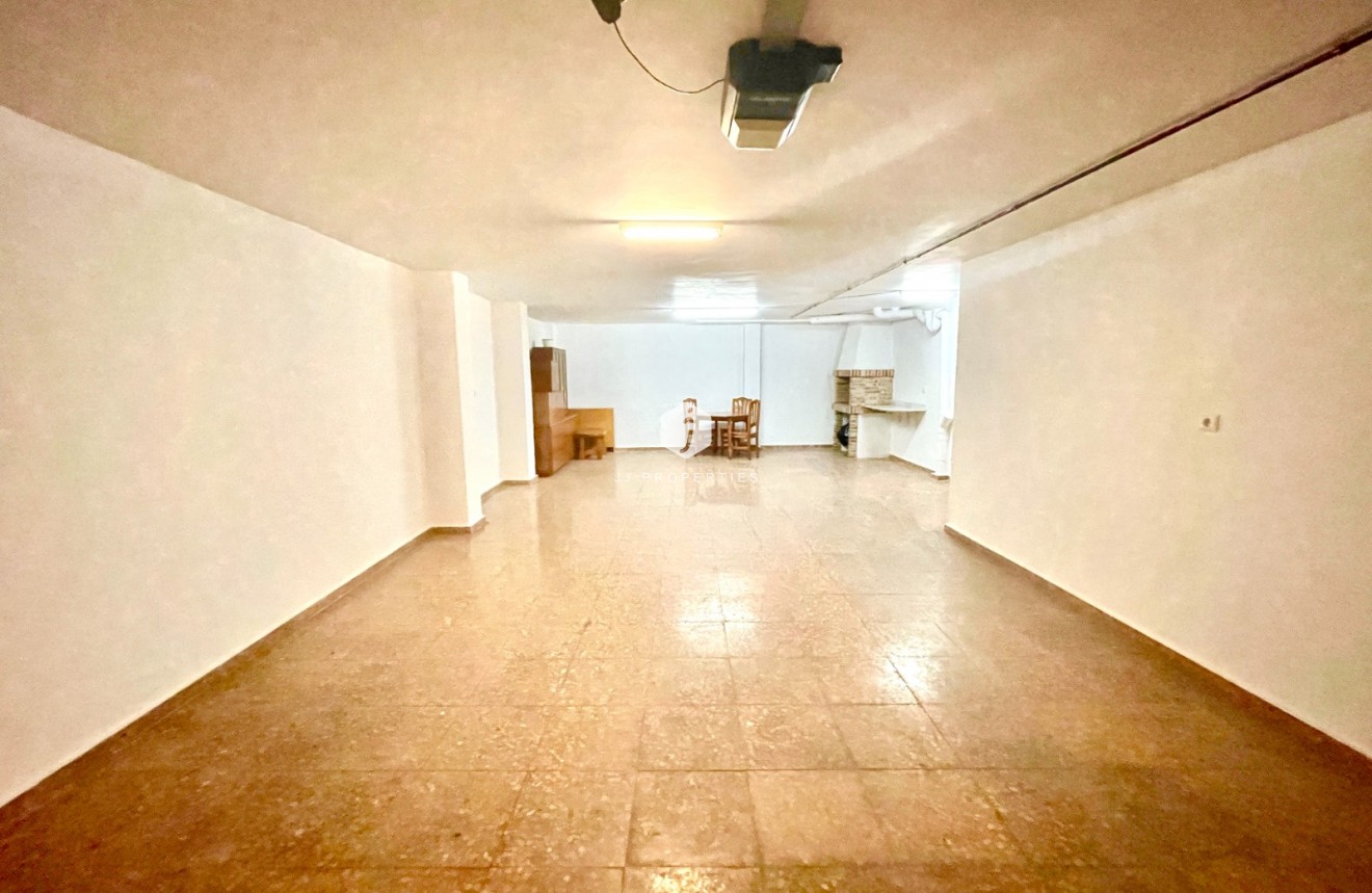 Aus zweiter Hand - Villa -
Almoradí - Inland