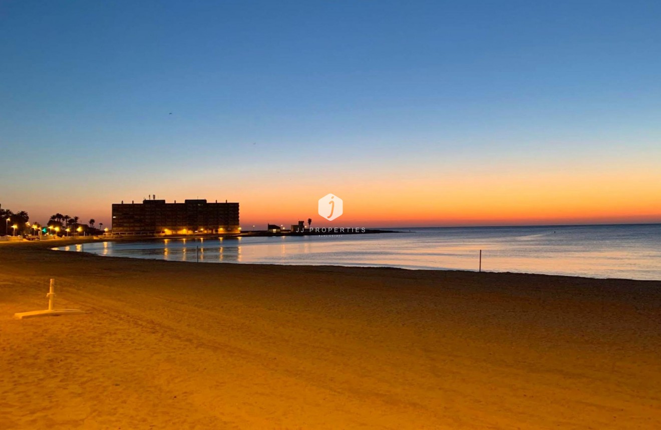 D'occasion - Appartement -
Torrevieja - Playa de los Locos