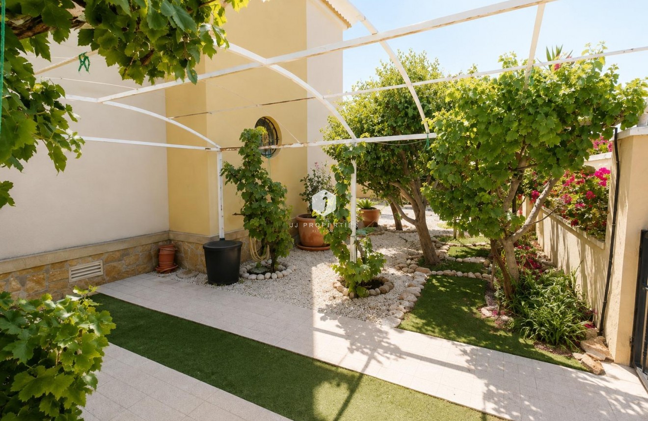 Resale - Apartment / flat -
Orihuela Costa - Costa Blanca