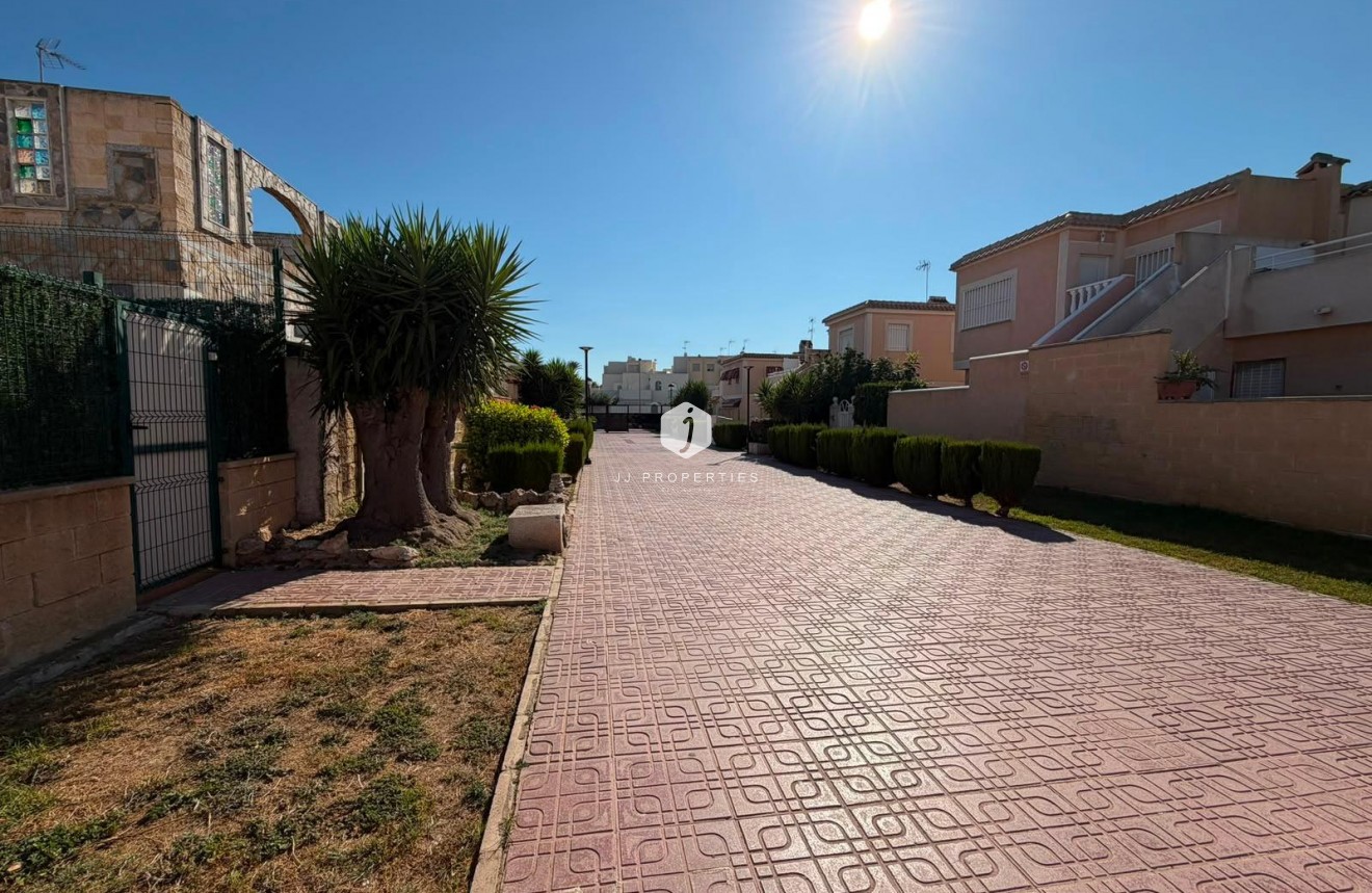 Z drugiej ręki - Szalet -
Torrevieja - Carrefour
