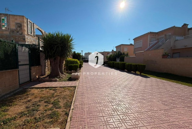 Z drugiej ręki - Szalet -
Torrevieja - Carrefour