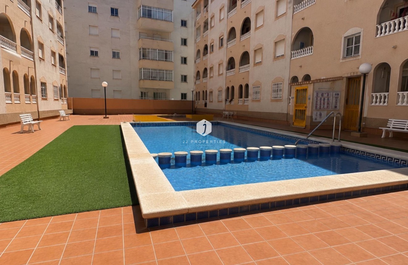 Aus zweiter Hand - Wohnung -
Torrevieja - Estacion de autobuses