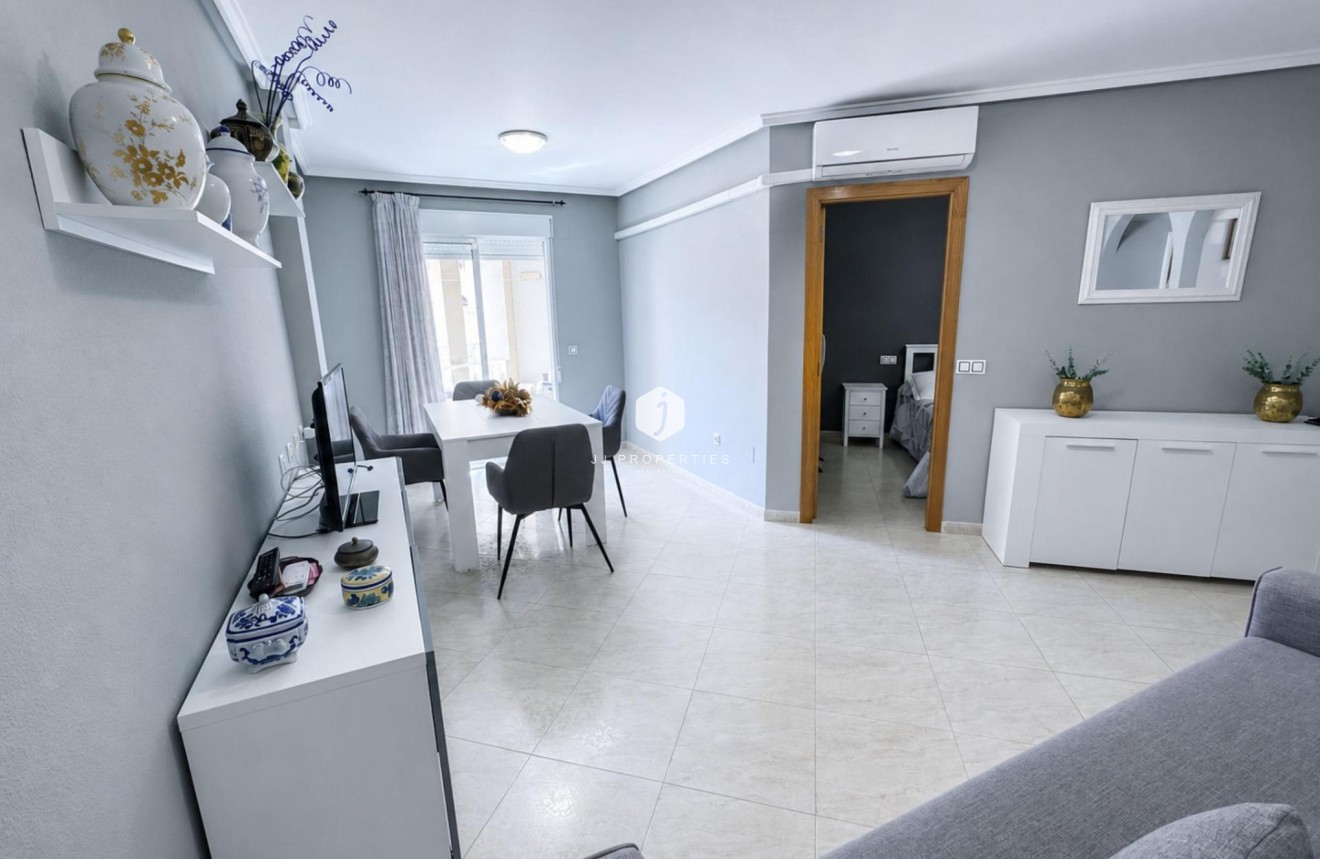 Aus zweiter Hand - Wohnung -
Torrevieja - Estacion de autobuses