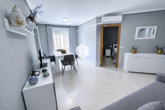 Aus zweiter Hand - Wohnung -
Torrevieja - Estacion de autobuses