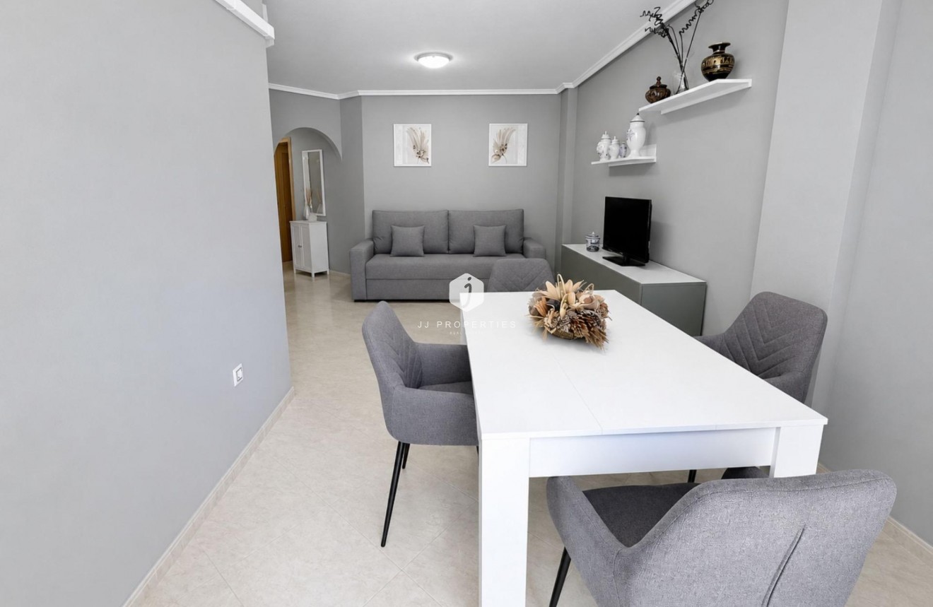 Aus zweiter Hand - Wohnung -
Torrevieja - Estacion de autobuses