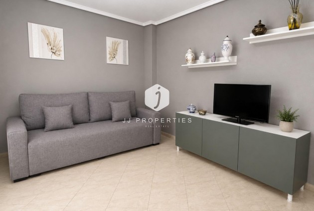 Aus zweiter Hand - Wohnung -
Torrevieja - Estacion de autobuses