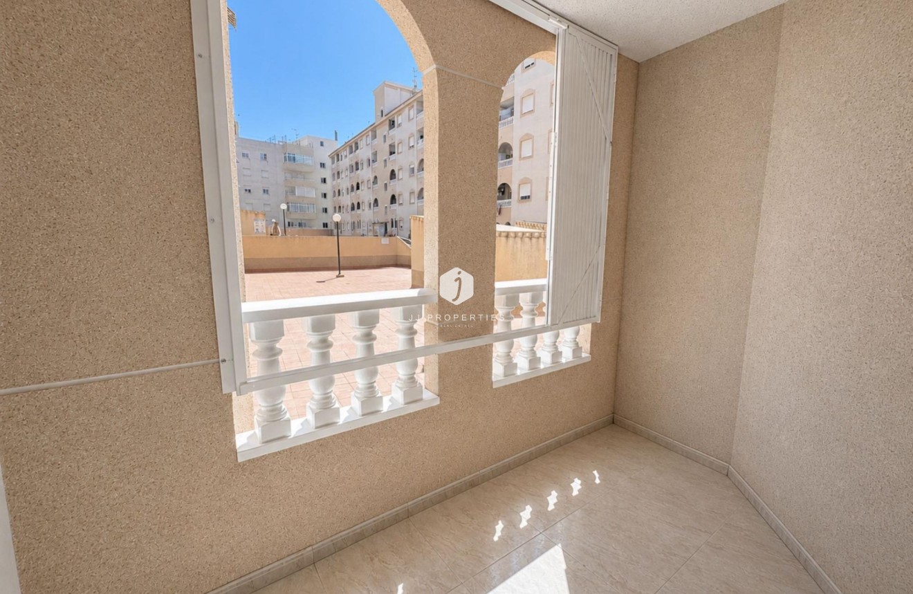Aus zweiter Hand - Wohnung -
Torrevieja - Estacion de autobuses