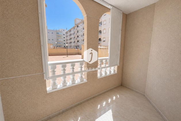 Aus zweiter Hand - Wohnung -
Torrevieja - Estacion de autobuses
