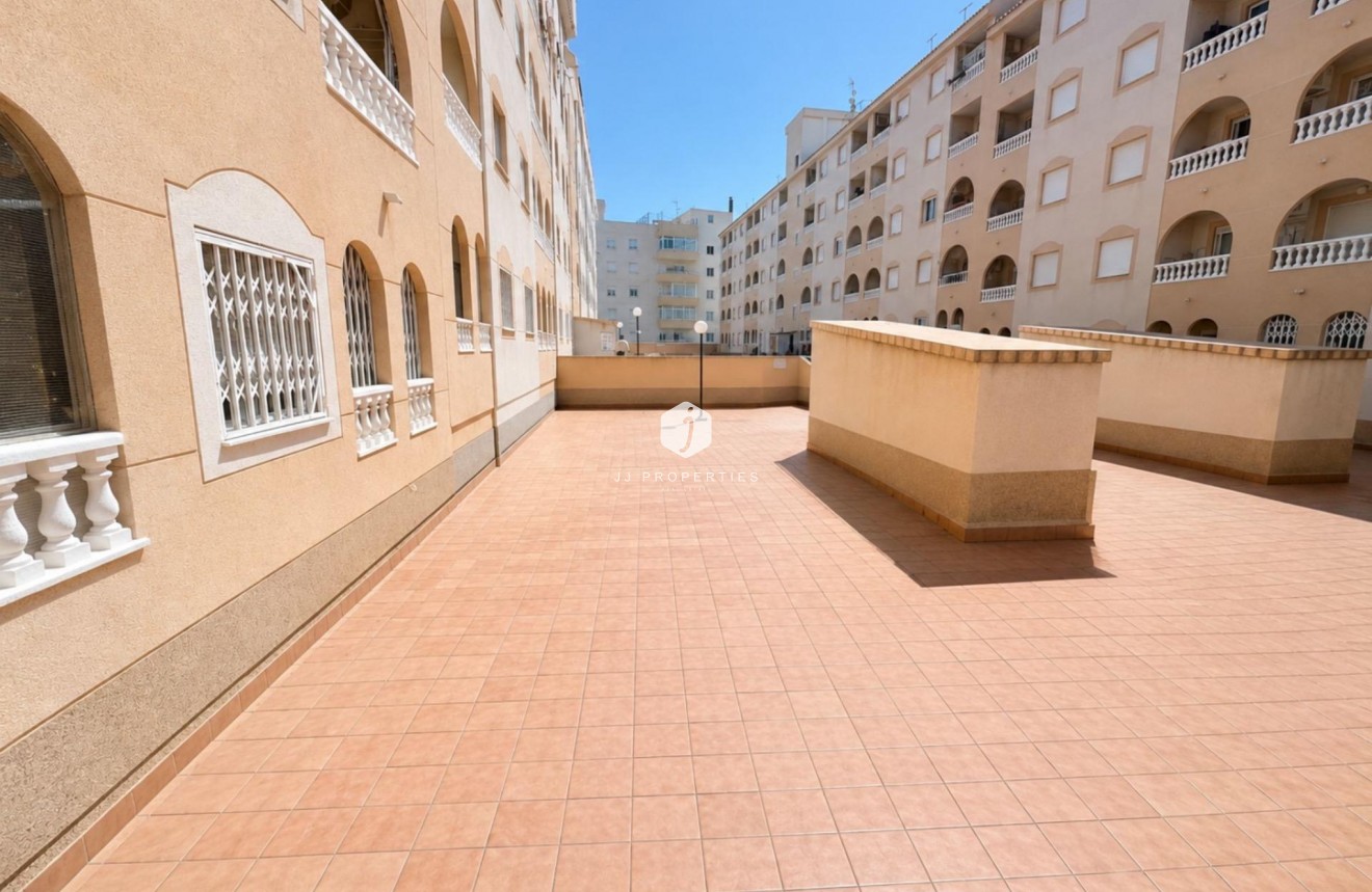 Aus zweiter Hand - Wohnung -
Torrevieja - Estacion de autobuses