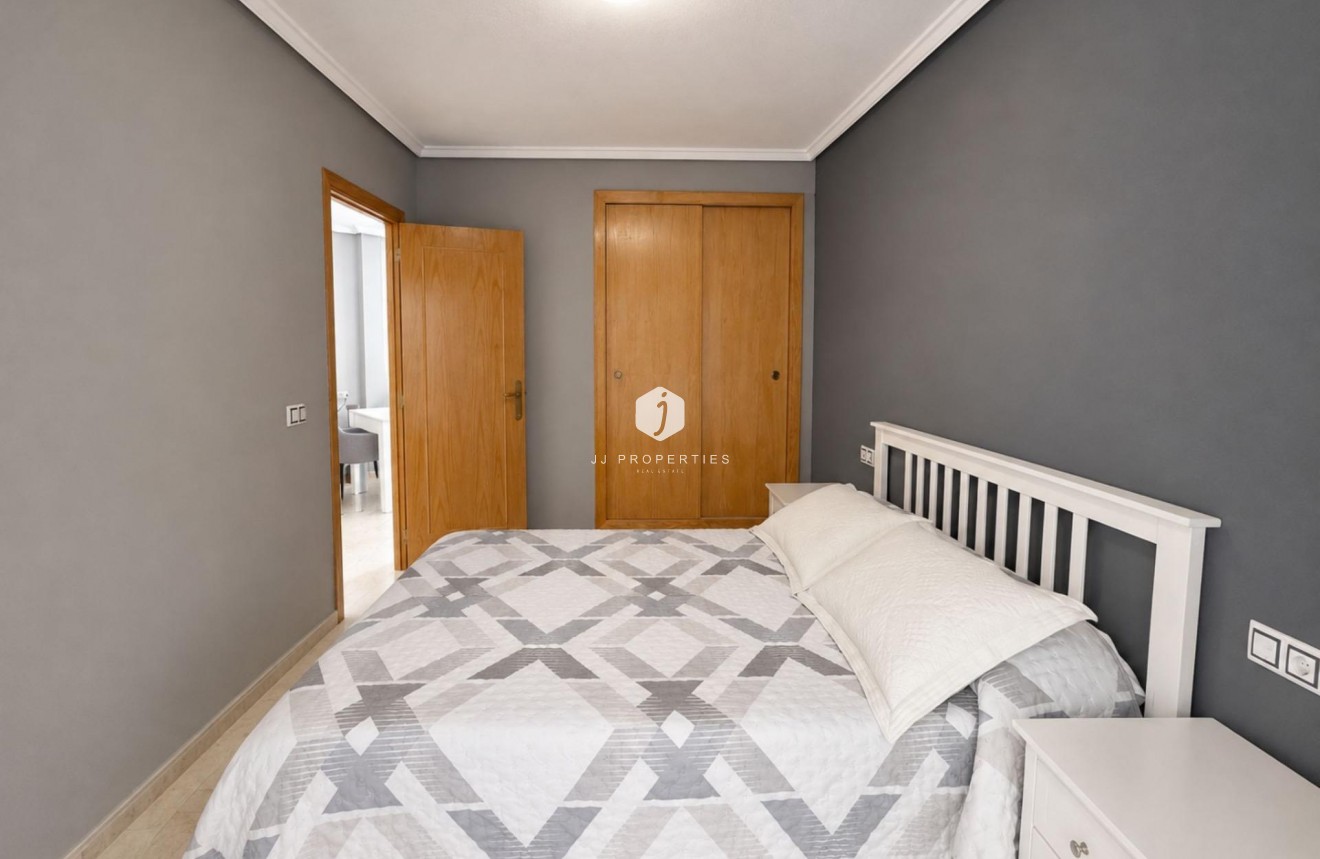 Aus zweiter Hand - Wohnung -
Torrevieja - Estacion de autobuses