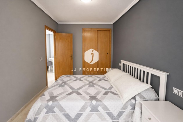 Aus zweiter Hand - Wohnung -
Torrevieja - Estacion de autobuses